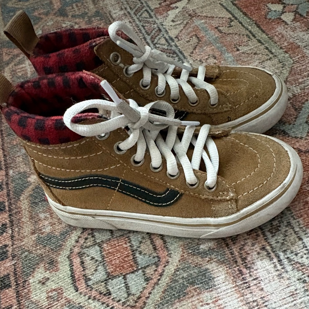 Vans Kids' SK8-Hi MTE-1 boots in brown suede with a plaid liner. - Picture 4 of 6